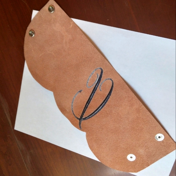 💥 CLOSET CLOSING SALE 💥 Genuine Leather Embroidery Glass/Cup Holder - Picture 5 of 7